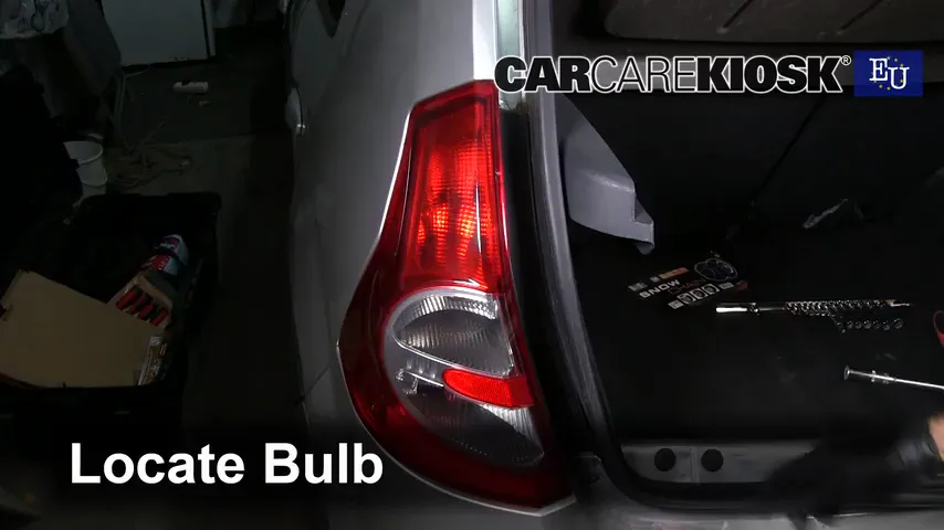 2009 Dacia Sandero Stepway MPI 1.6L 4 Cyl. Éclairage Feu clignotant arrière (remplacer l'ampoule)
